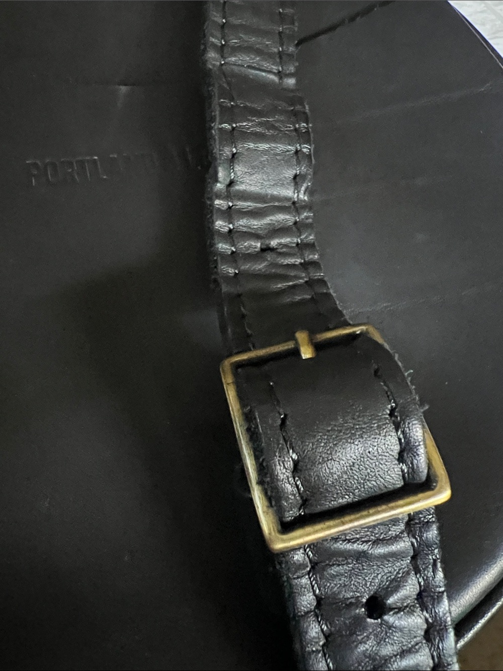 Portland Leather Goods,’Almost Perfect Circle’ Small 7”x2” leather Crossbody Bag - Picture 9 of 10